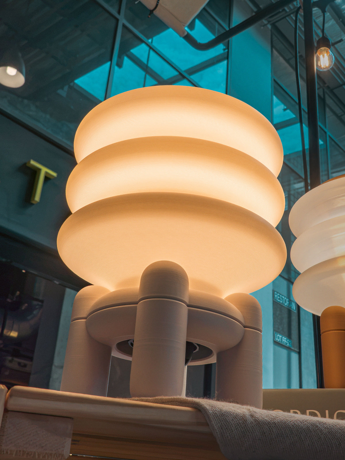 Yuhi Lamp